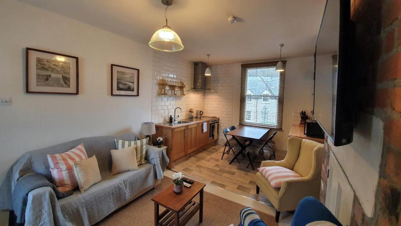 Stylish Town Centre Apartments Nailsworth Exterior photo