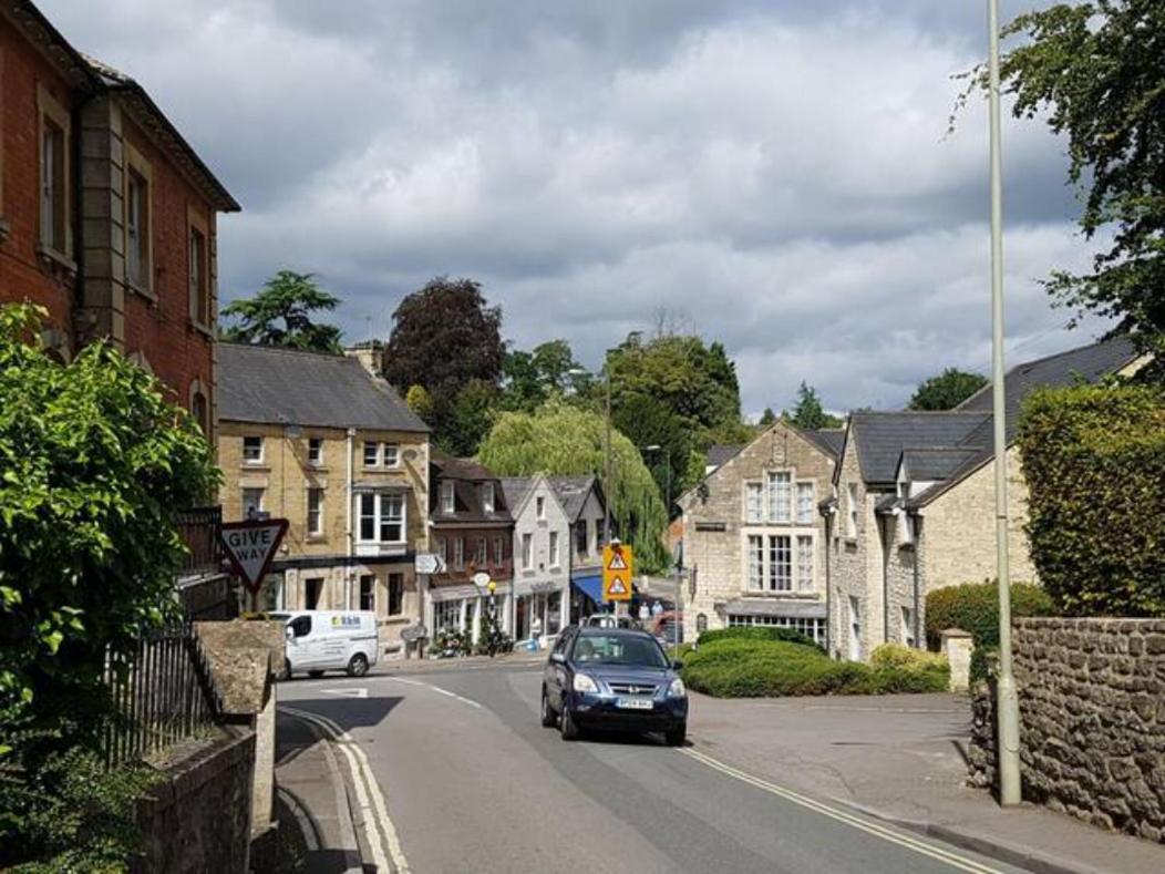 Stylish Town Centre Apartments Nailsworth Exterior photo