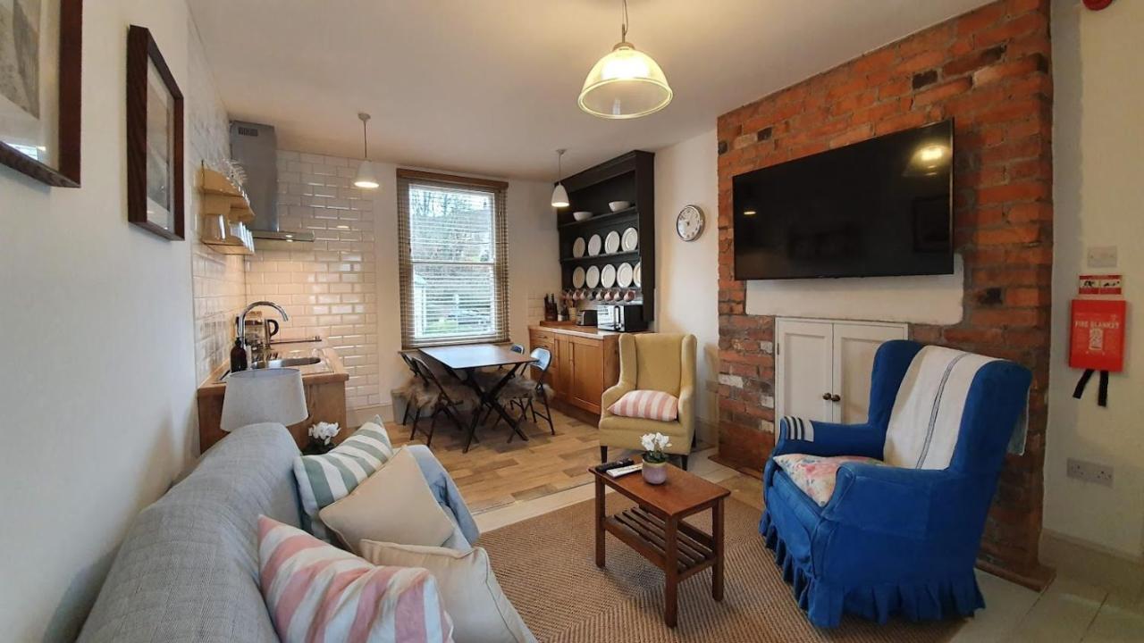 Stylish Town Centre Apartments Nailsworth Exterior photo