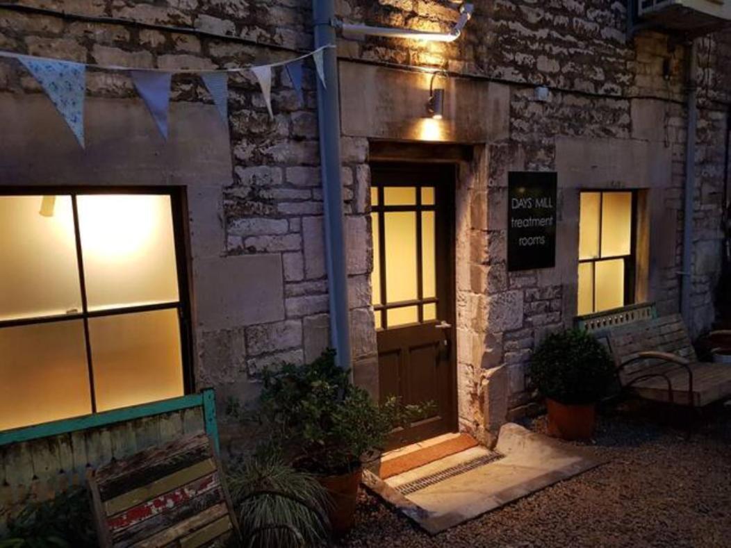 Stylish Town Centre Apartments Nailsworth Exterior photo