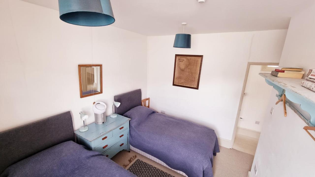 Stylish Town Centre Apartments Nailsworth Exterior photo